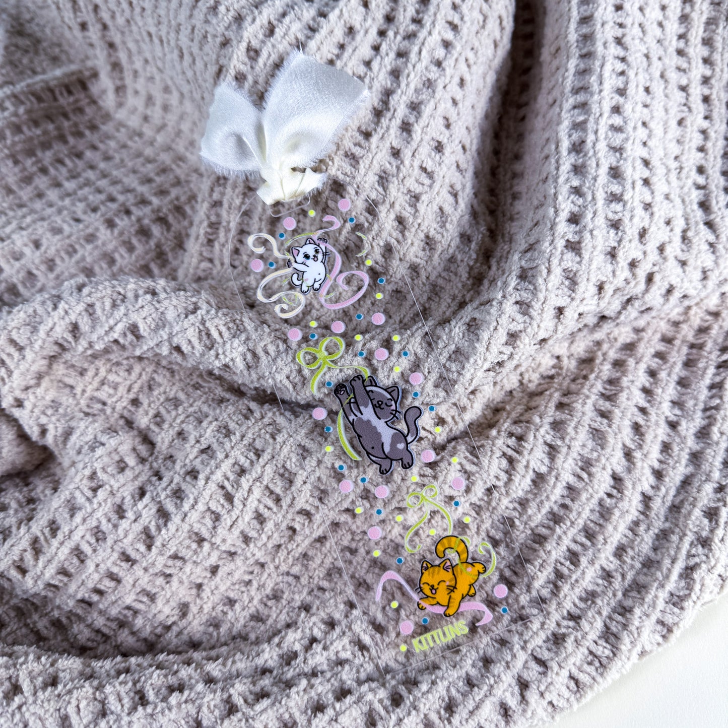 Ribbon Play Kittlins Clear Acrylic Bookmark